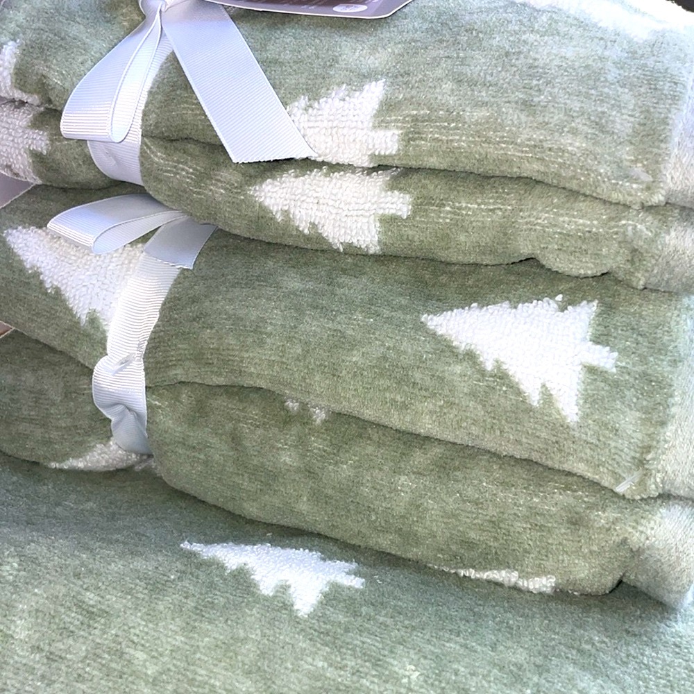 🌲Holiday Bath Towel Set 🌲 NWT! Perfect for the entire winter season ❄️ - Picture 14 of 15